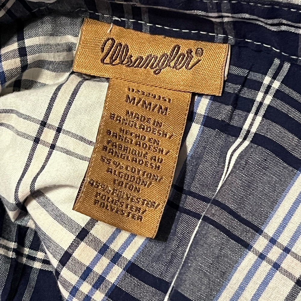Womens M Wrangler Short sleeve pear snap shirt
